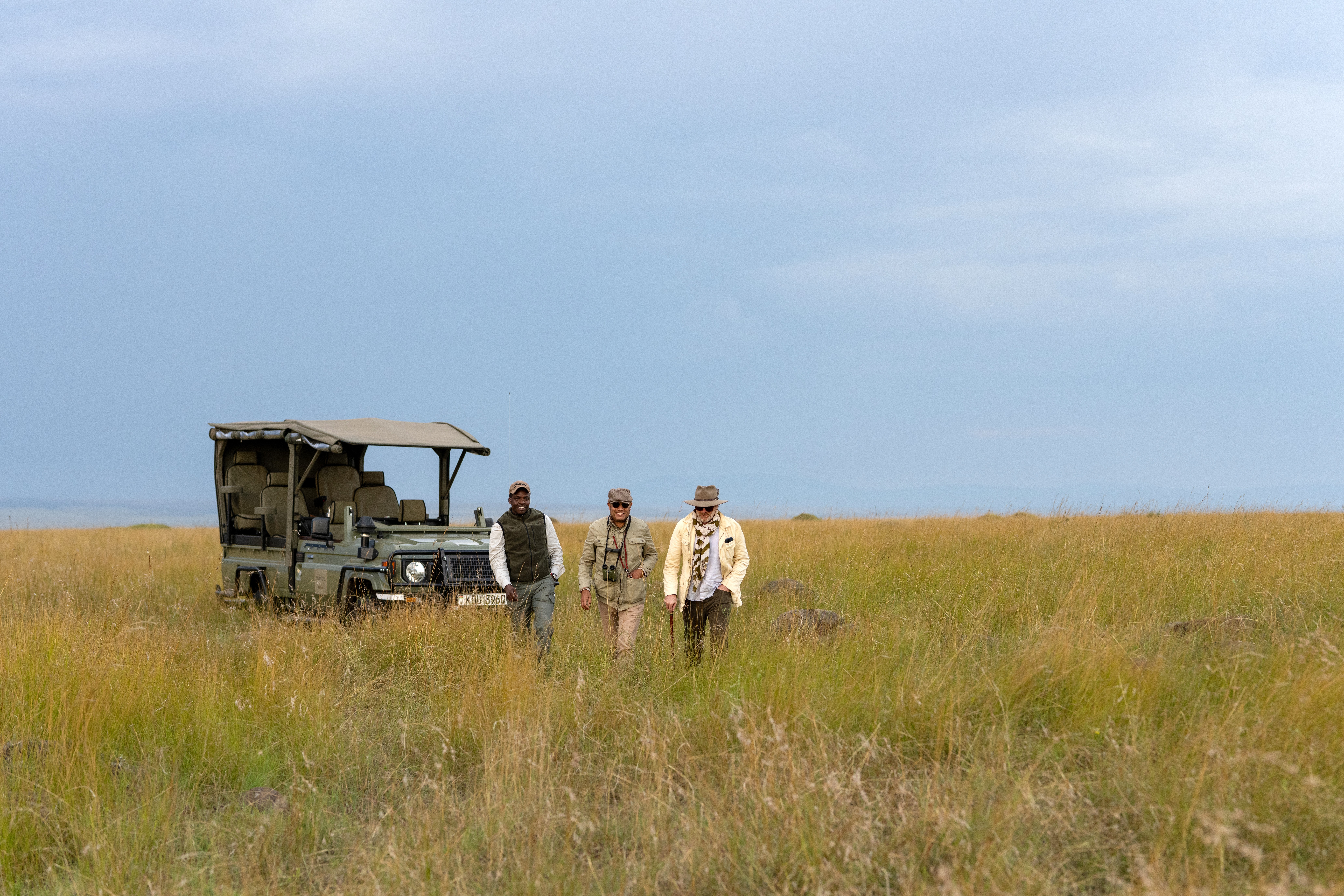 Expert guide explaining wildlife behaviour to first-time safari guests